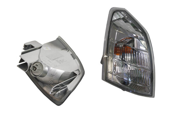 NISSAN-X-TRAIL-FRONT CORNER LIGHT RIGHT-2001-2007